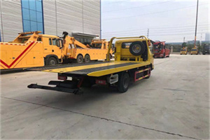 吉木乃非事故拖车