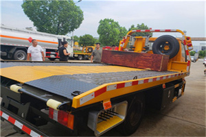 吉木乃附近拖车电话号码服务